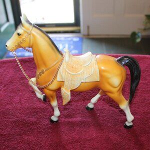 Vintage SW Molded Plastic Horse with Saddle Hong Kong #2155